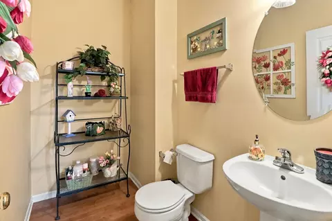 Bath - 6426 Midleton Ln, Mchenry, IL 60050 photo 1 of 7