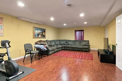 Living - 6426 Midleton Ln, Mchenry, IL 60050 photo 5 of 5
