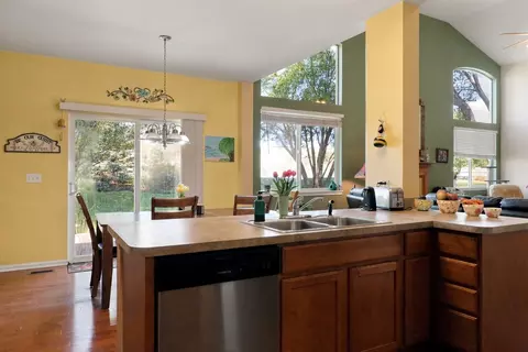 Kitchen - 6426 Midleton Ln, Mchenry, IL 60050 photo 7 of 7