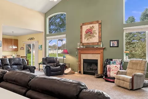 Living - 6426 Midleton Ln, Mchenry, IL 60050 photo 1 of 5