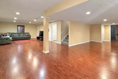 Living - 6426 Midleton Ln, Mchenry, IL 60050 photo 4 of 5