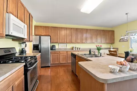Kitchen - 6426 Midleton Ln, Mchenry, IL 60050 photo 2 of 7