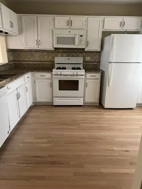 Kitchen - 357 Kildeer Ln #357, Deerfield, IL 60015 photo 1 of 1