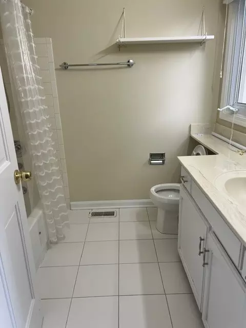 Bath - 357 Kildeer Ln #357, Deerfield, IL 60015 photo 1 of 2