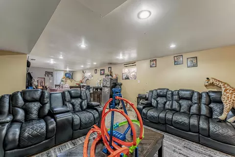 Living - 3920 W 84th Pl, Chicago, IL 60652 photo 2 of 2