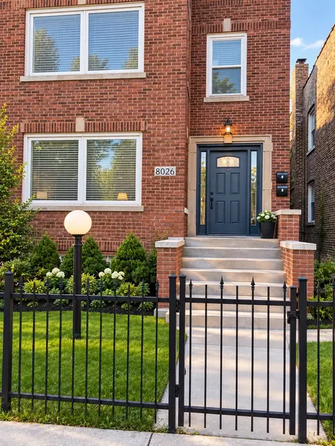 8026 S Dobson Ave, Chicago, IL 60619