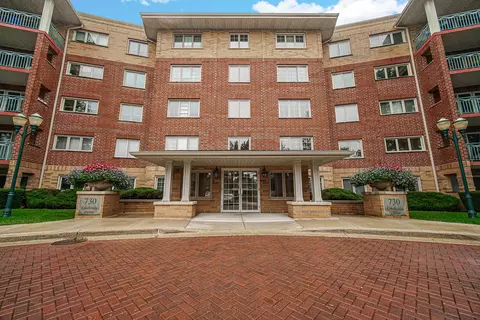 730 Creekside Dr #503, Mount Prospect, IL 60056