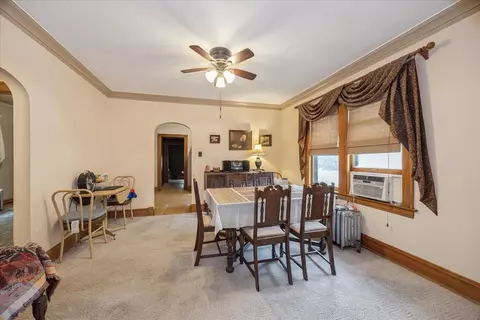 Dining - 8010 44th St, Lyons, IL 60534 photo 1 of 2