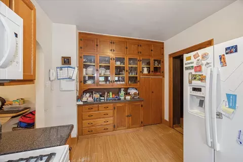 Kitchen - 8010 44th St, Lyons, IL 60534 photo 2 of 2