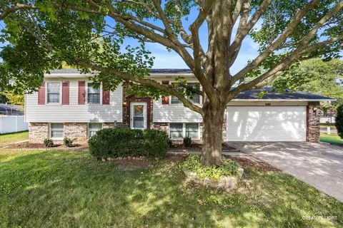 680 N Constitution Dr, Aurora, IL 60506