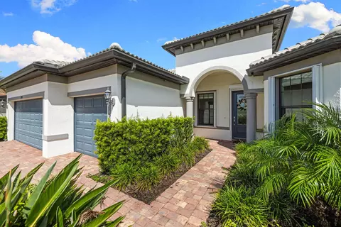 6907 Cocoplum St, Naples, FL 34114
