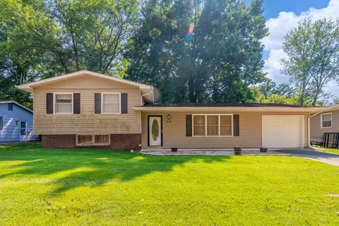 1815 W Freeman St, Carbondale, IL 62901