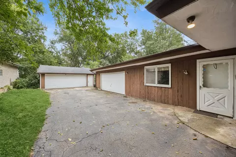 9041 Maple Ave, Burr Ridge, IL 60527 photo 3