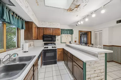 9041 Maple Ave, Burr Ridge, IL 60527 photo 11