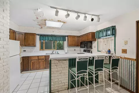 9041 Maple Ave, Burr Ridge, IL 60527 photo 10