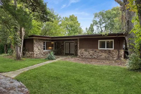 9041 Maple Ave, Burr Ridge, IL 60527 photo 2