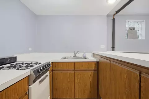 Kitchen - 2813 S Shields Ave, Chicago, IL 60616 photo 7 of 8