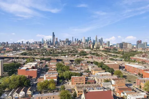 View/Area - 2813 S Shields Ave, Chicago, IL 60616 photo 3 of 6