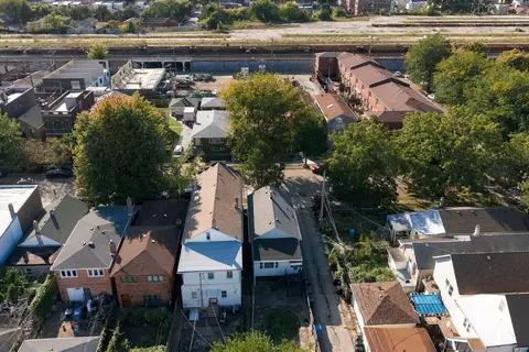 View/Area - 2813 S Shields Ave, Chicago, IL 60616 photo 5 of 6