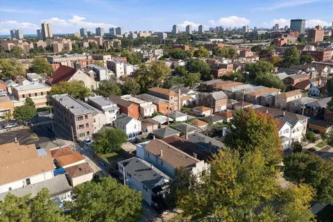 View/Area - 2813 S Shields Ave, Chicago, IL 60616 photo 1 of 6