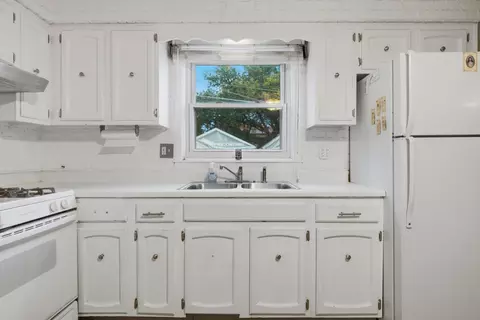 Kitchen - 2813 S Shields Ave, Chicago, IL 60616 photo 1 of 8