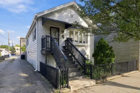 Exterior - 2813 S Shields Ave, Chicago, IL 60616 photo 2 of 5