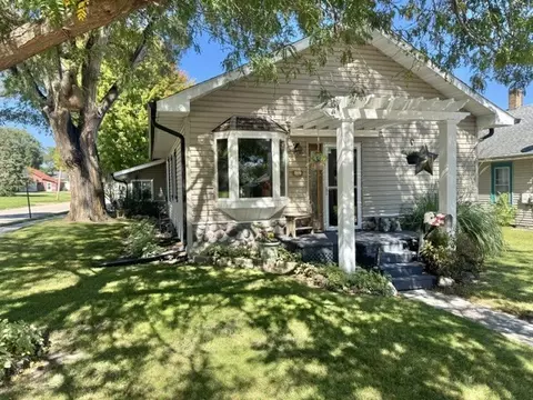 404 E 2nd St, Oglesby, IL 61348