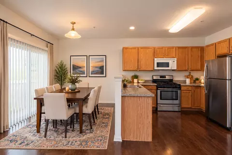 Dining - 1690 Buckingham Dr, Des Plaines, IL 60018 photo 1 of 1