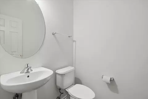 Bath - 1690 Buckingham Dr, Des Plaines, IL 60018 photo 3 of 3