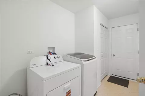 Other - 1690 Buckingham Dr, Des Plaines, IL 60018 photo 3 of 4