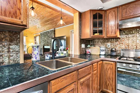 Kitchen - 1613 Locust Rd, Morris, IL 60450 photo 2 of 6