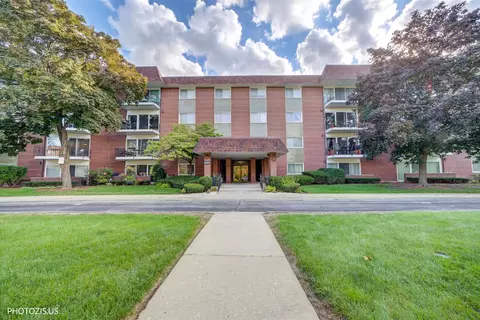 1025 S Fernandez Ave #2D, Arlington Heights, IL 60005