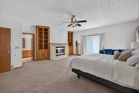Bedroom - 9 Vale Ct, Moline, IL 61265 photo 2 of 5