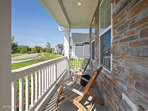 Exterior - 3550 Doral Dr, Elgin, IL 60124 photo 2 of 5