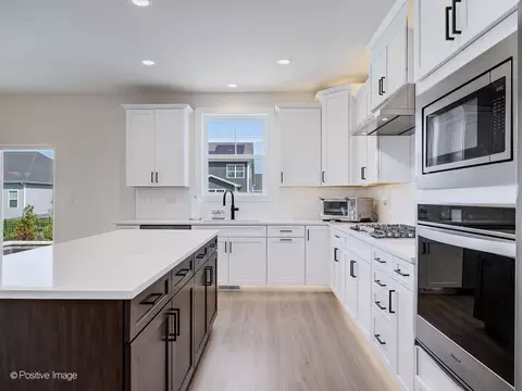 Kitchen - 3550 Doral Dr, Elgin, IL 60124 photo 5 of 5
