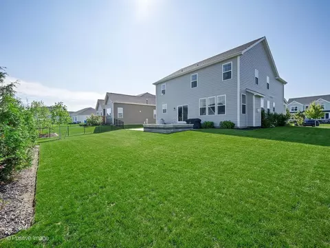 Exterior - 3550 Doral Dr, Elgin, IL 60124 photo 5 of 5
