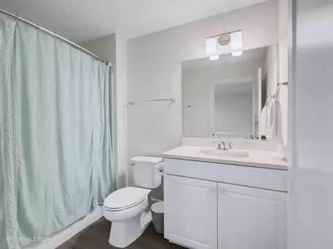 Bath - 3550 Doral Dr, Elgin, IL 60124 photo 3 of 3