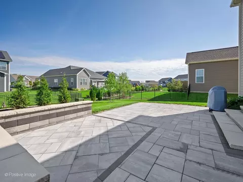 Exterior - 3550 Doral Dr, Elgin, IL 60124 photo 3 of 5
