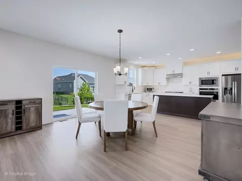 Dining - 3550 Doral Dr, Elgin, IL 60124 photo 1 of 2