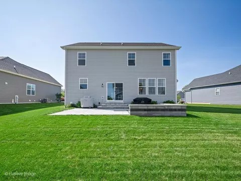 Exterior - 3550 Doral Dr, Elgin, IL 60124 photo 4 of 5