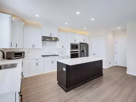Kitchen - 3550 Doral Dr, Elgin, IL 60124 photo 1 of 5
