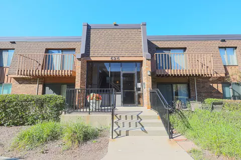 625 Derry Ct #1A, Schaumburg, IL 60193