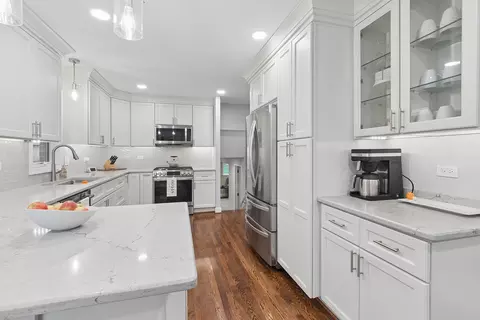 Kitchen - 10842 Bryant Rd, Mokena, IL 60448 photo 3 of 5