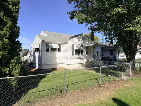Exterior - 409 Oak St, Cedar Point, IL 61316 photo 2 of 5
