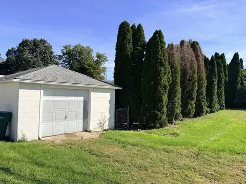 Exterior - 409 Oak St, Cedar Point, IL 61316 photo 4 of 5