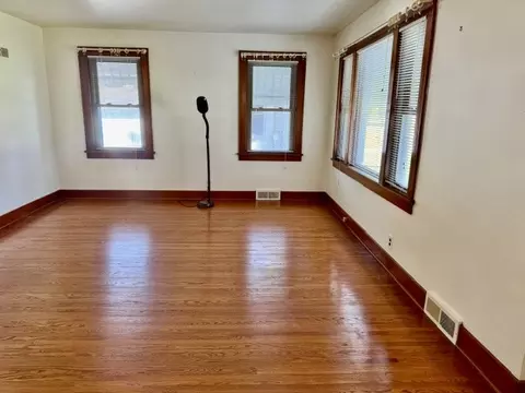 Living - 409 Oak St, Cedar Point, IL 61316 photo 4 of 4