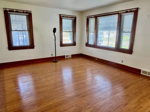 Living - 409 Oak St, Cedar Point, IL 61316 photo 3 of 4
