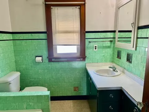 Bath - 409 Oak St, Cedar Point, IL 61316 photo 1 of 1
