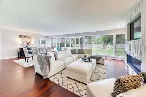 Living - 2535 Techny Rd, Northbrook, IL 60062 photo 1 of 3