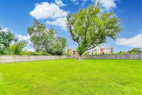 Exterior - 2535 Techny Rd, Northbrook, IL 60062 photo 3 of 4